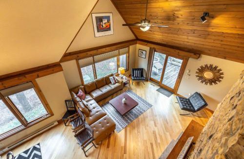 The Galena Territory House | 4 Bdrm Dog-Friendly Territory Getaway