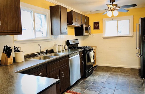 Geneva-on-the-Lake House | 4 BDRM House Sleeps 11 in the Heart of Geneva on the Lake