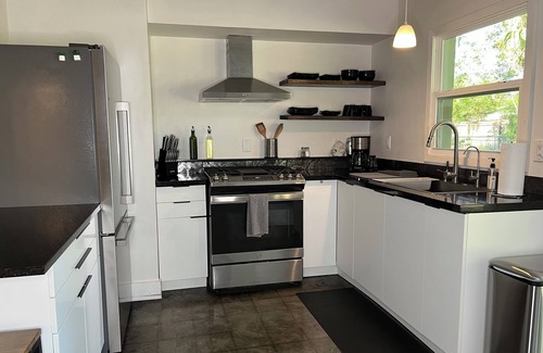 Gainesville House | 4 bed, 2 bath home conveniently located in NE Gainesville