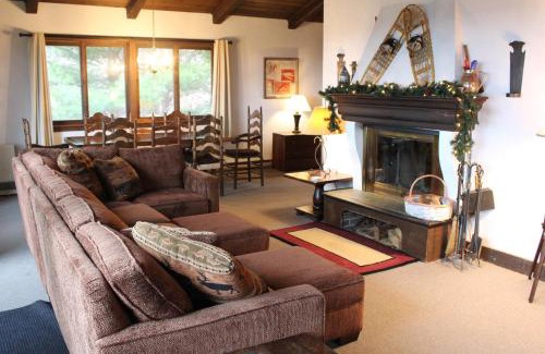 Franconia House | 4 Bed 2 Bath Vacation home in Franconia