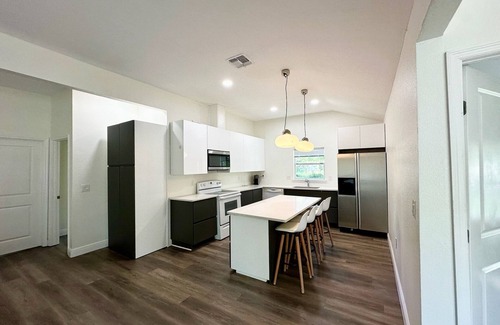 Tampa House | 4 Bed Home - Central to Everything!