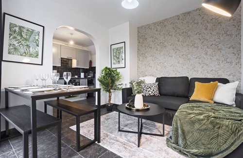 Wyken House | 4-Bed Home Coventry | Parking, Garden, Near Centre