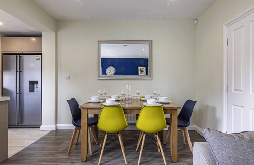 Beeston House | 4 Bed Terraced House in Beeston with Convenient City Centre Access