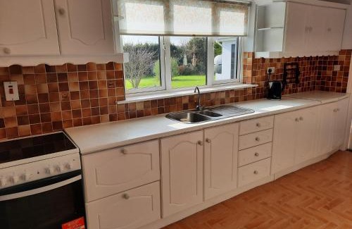 Bruff House | 4 Bedroom, 15 min to Limerick city Quiet Retreat.