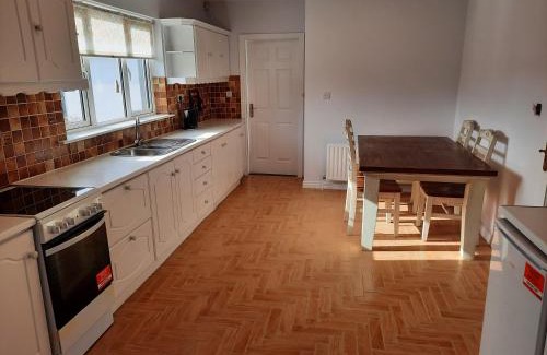 Bruff House | 4 Bedroom, 15 min to Limerick city Quiet Retreat.