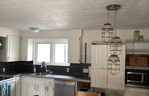 Huron-Kinloss Cottage | 4 bedroom 2.5 baths sleeps 10 Wifi and free parking