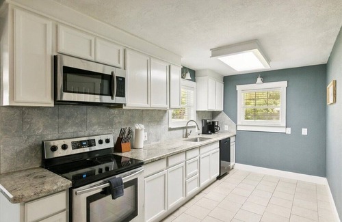 Lakeview Jefferson County House | 4 bedroom 2 bath home in Bridge City