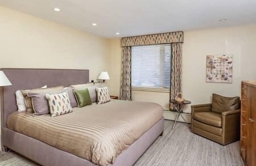 Aspen Hotel | 4 Bedroom 3 Bath Aspen Core Condo, Ski-In/Ski-Out!