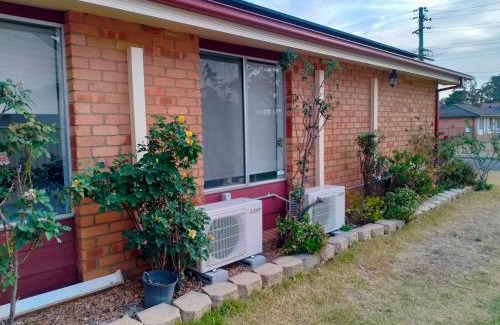 Kingswood House | 4 Bedroom, 3 bath room home in Kingswood NSW, free WIFI Internet, free parking