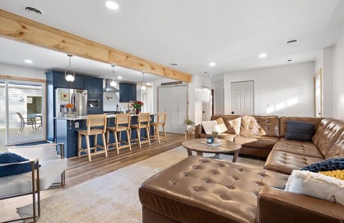 Bakerstown House | 4 bedroom 3 bathroom house with spacious deck and 1 acre