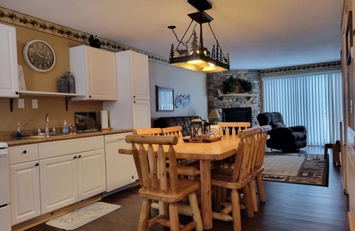 Hill City House | 4 Bedroom - 3 Bathroom Townhome with easy access to Activities