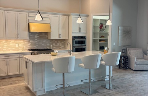 Rural Estates House | 4 bedroom 4.5 bath modern luxury home with private pool and golf course