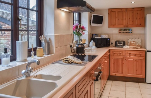 Caister-on-Sea Cottage | 4 bedroom accommodation in Caister-on-Sea, near Great Yarmouth