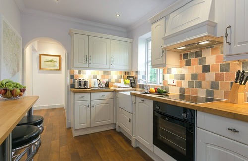 Battle Cottage | 4 bedroom accommodation in Catsfield, near Battle