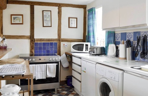 Newent Cottage | 4 bedroom accommodation in Newent, Forest of Dean