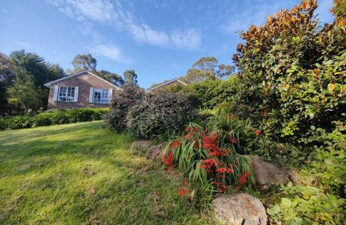 Lower Plenty Apartment | 4-bedroom Acre Retreat with Pool & Garden - Pets and Long Stays Welcome