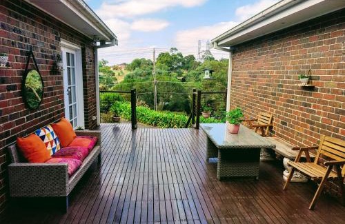 Lower Plenty Apartment | 4-bedroom Acre Retreat with Pool & Garden - Pets and Long Stays Welcome