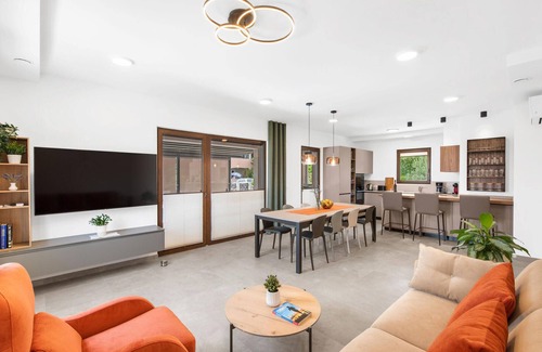 Kadumi House | 4 bedroom amazing home in Kadumi