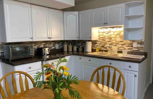 Tillsonburg Apartment | 4 bedroom apartment on 75 acre farm