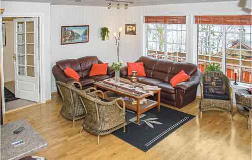 Hundeidvik House | 4 Bedroom Beautiful Home In Hundeidvik