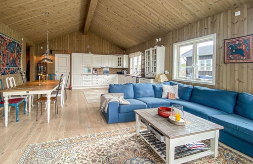 Sanderstølen House | 4 bedroom beautiful home in Tisleidalen