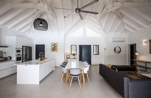 Plum Bay Villa | 4 bedroom contemporary villa in Terres Basses SXM a few minutes walk from Baie a