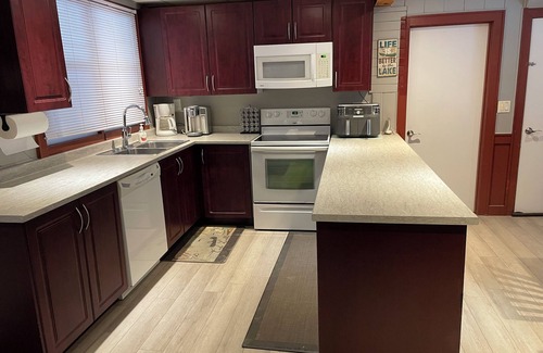 Manitoulin District Cottage | 4 bedroom cottage on Manitoulin Island, Ontario!