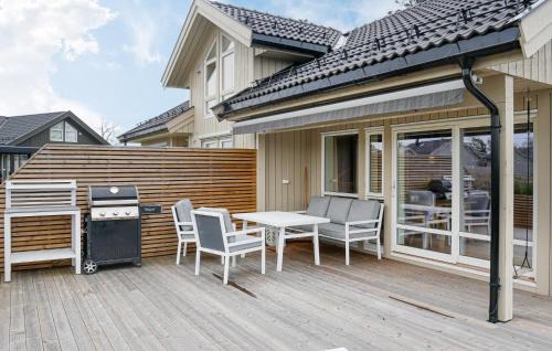 Arendal House | 4 Bedroom Cozy Home In Færvik