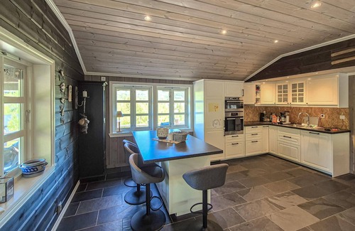 Kvam House | 4 bedroom cozy home in Norheimsund