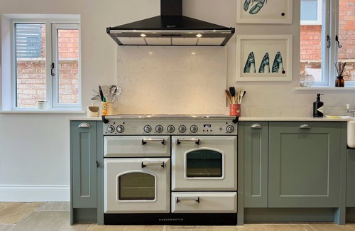Stratford-upon-Avon House | 4-bedroom Getaway in the Heart of Stratford-upon-avon