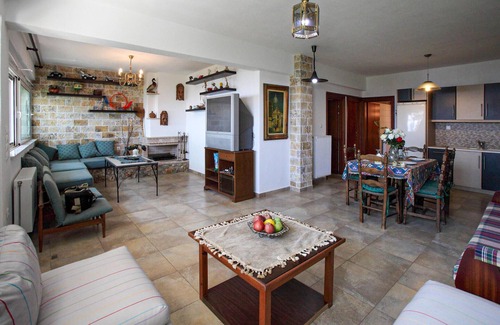Lavreotiki House | 4 bedroom gorgeous home in Keratea
