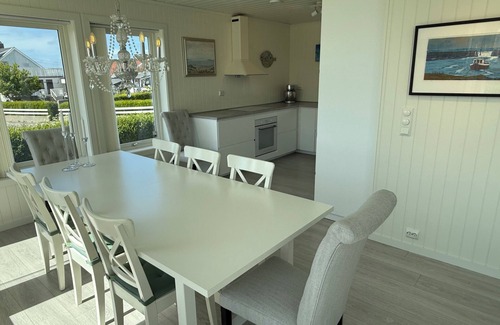 Vestbygd House | 4-bedroom holiday home near the sea