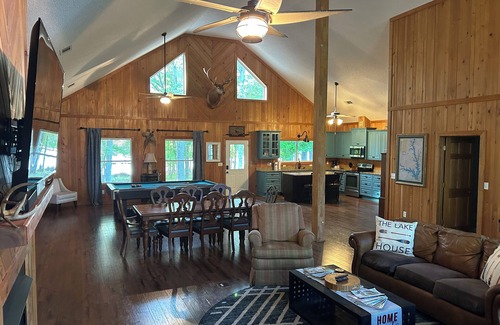 Lincolnton Cottage | 4-bedroom home on Clark’s Hill Lake with, AC, WiFi, Covered Dock & Boat Ramp.