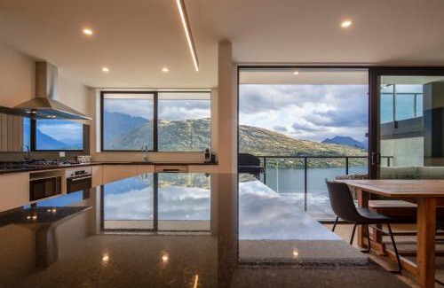 Frankton House | 4 Bedroom Home with elevated views of Lake Wakatipu & The Remarkables