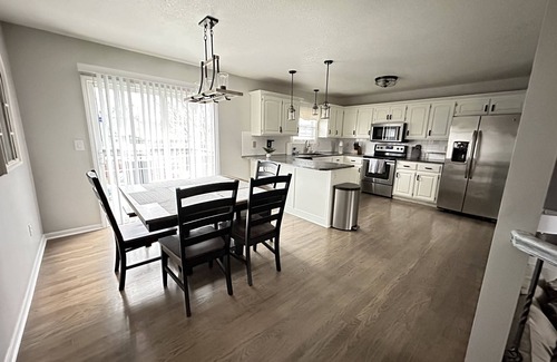 Raymore House | 4 Bedroom House 5 minutes from restaurants and shopping