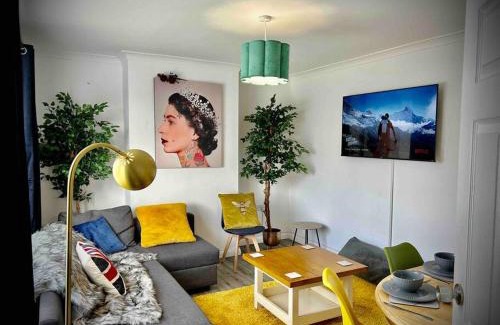 Canterbury House | 4 bedroom house - Contractors, Crew, Group, Family