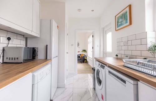 Newcastle-upon-Tyne House | 4 Bedroom House - Free Parking