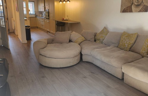 Basildon House | 4-bedroom house in charming Pitsea with WiFi