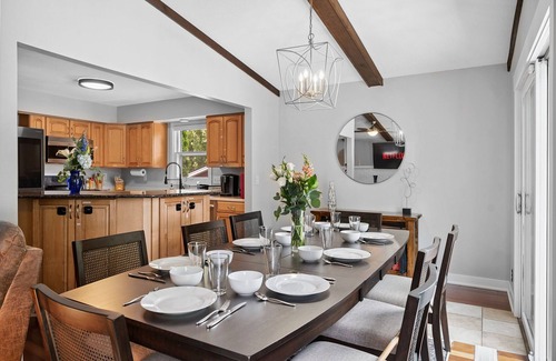 Mounds View House | 4-bedroom house in marvelous Mounds View with WiFi, AC