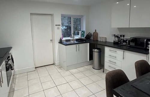 Margam House | 4 Bedroom House, Sleeps 7 - Pet Friendly & Wifi