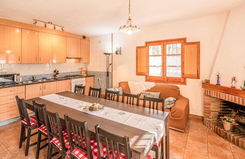 Gualba de Dalt House | 4 bedroom nice home in Riells i Viabrea
