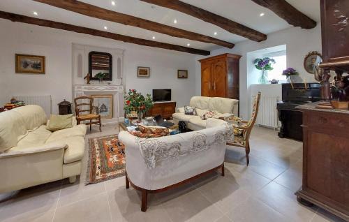 Tredion House | 4 Bedroom Nice Home In Trédion