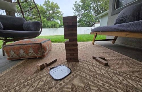 Calera House | 4 bedroom pet friendly grill under 5 min to airport and Choctaw Casino