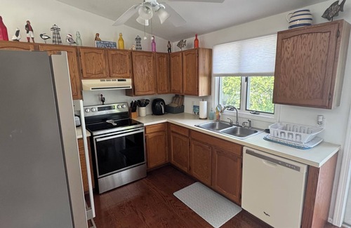 Saunderstown House | 4 Bedroom Pettaquamscutt Lake Shores Home