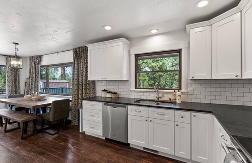 Nine Mile Falls House | 4-bedroom Private Lake House in charming Nine Mile Falls