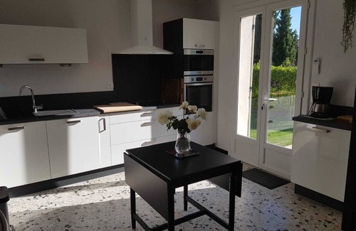 Entrechaux House | 4 Bedroom Private vacation home in Malaucène