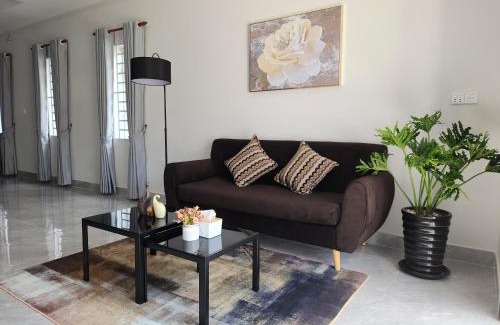 Battambang Villa | 4 Bedroom Private Villa & Swimming Pool with Fitness