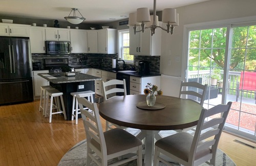 State College House | 4 Bedroom Retreat w/home gym - 3 miles from stadium, near CATA bus stop