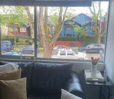 Kitsilano House | 4 bedroom shared home and bath on a quiet tree lined street