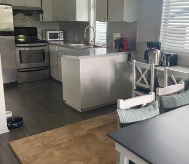 Kitsilano House | 4 bedroom shared home and bath on a quiet tree lined street